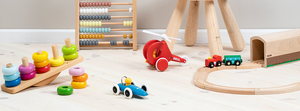 BRIO legetøj i forskellige farver.